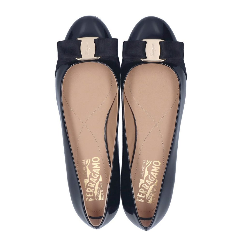 フェラガモ レディースシューズ/バレーシューズ フラットシューズ FERRAGAMO VARINA 574556 ブラック(NERO)