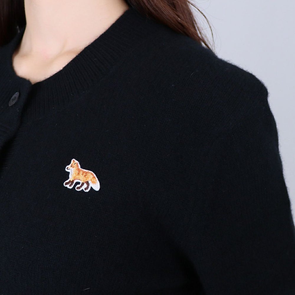 メゾンキツネ MAISON KITSUNE レディース クルーネックニット ベイビーフォックスパッチフィッティドカーディガン LW00508KT1006 ピンク
