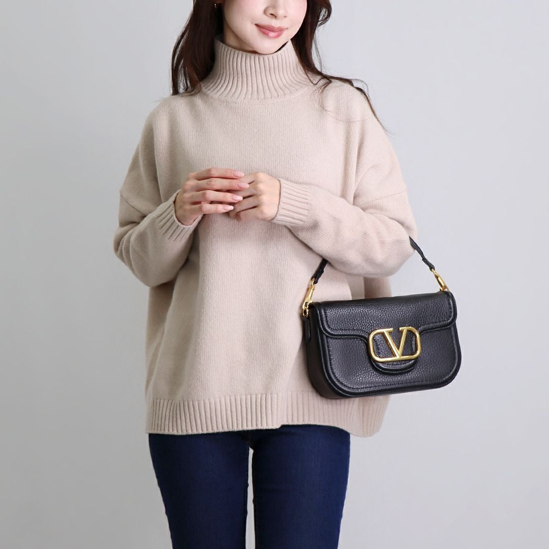 【VALENTINO GARAVANI】2wayバッグ　ゴールド金具　ネイビー VALENTINO GARAVANI ヴァレンティノ ガラヴァーニ メダルモチーフ 巾着