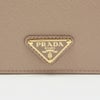 プラダ 折財布 【SAFFIANO TRIANG：サフィアーノトライアングル】 1MV204 QHH ベージュ系(F0236 CIPRIA) PRADA