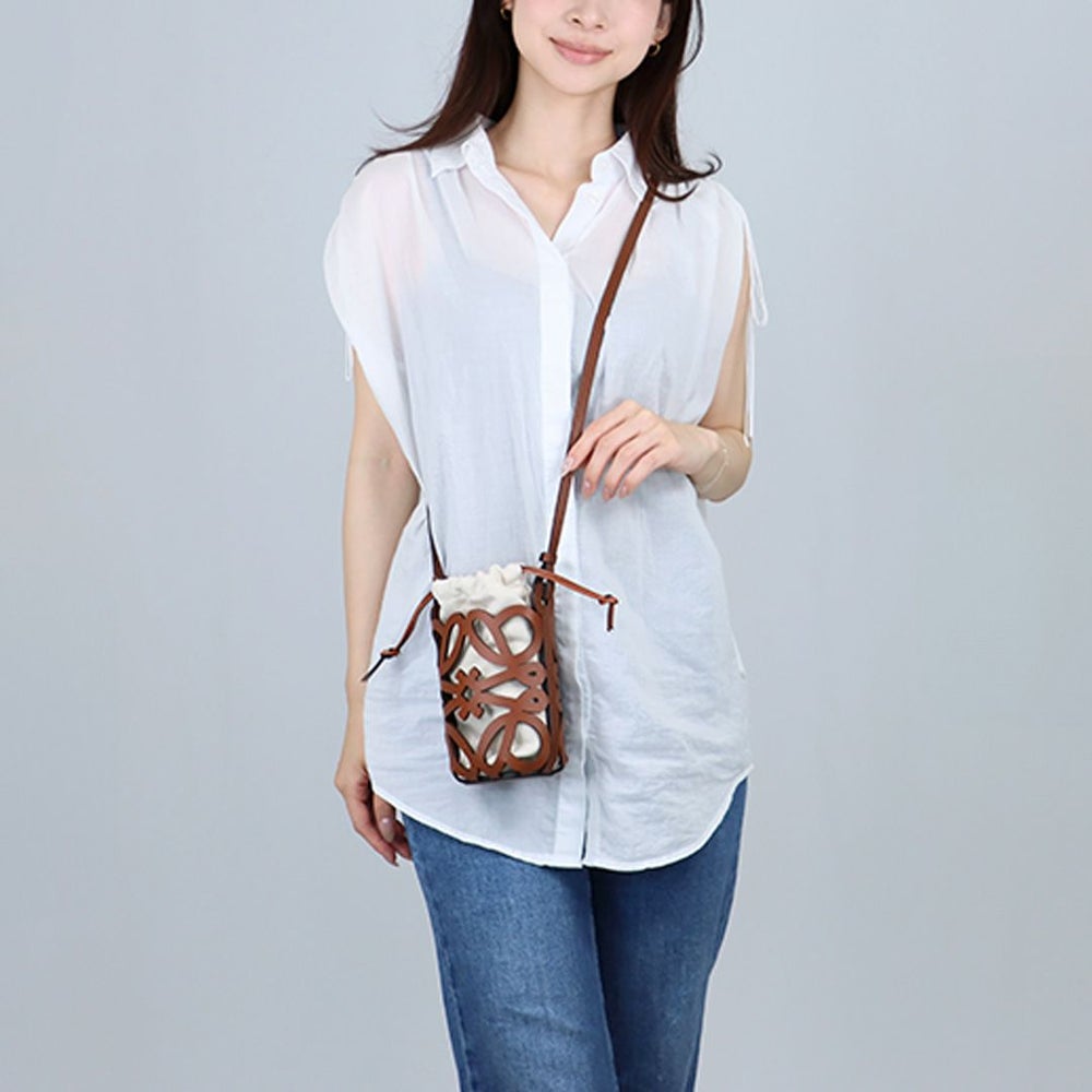 ロエベ LOEWE ショルダーバッグ ANAGRAM CUT OUT POCKET アナグラム カット アウト ポケット C922Y62X07 3892 TAN/ECRU 【お取り寄せ】