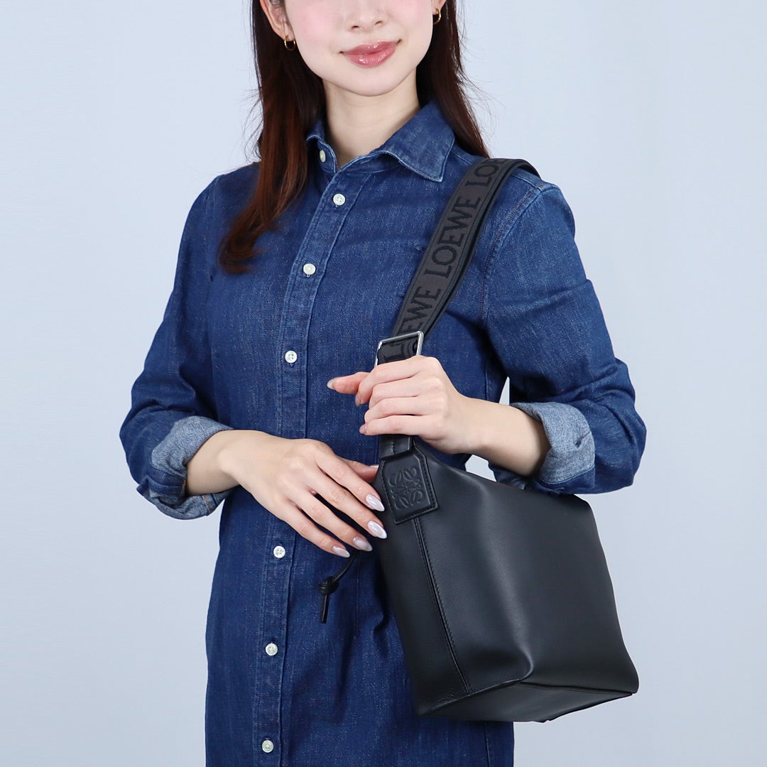美品 ロエベ エレファント スクエア ショルダーバッグ クロスボディ シボ革 ロエベ LOEWE ショルダーバッグ クロスボディ CUBI CROSSBODY