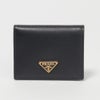プラダ PRADA 財布 折財布 【サフィアーノトライアングル：SAFFIANO TRIANG】 1MV204 QHH ブラック（F0002/NERO） 【お取り寄せ】