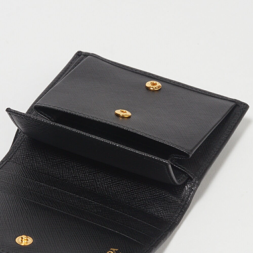 プラダ PRADA 財布 折財布 【サフィアーノトライアングル：SAFFIANO TRIANG】 1MV204 QHH ブラック（F0002/NERO） 【お取り寄せ】